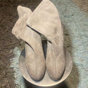 NWOT BCBGENERATION WOMENS LILIANNA FAUX SUEDE BOOTIE